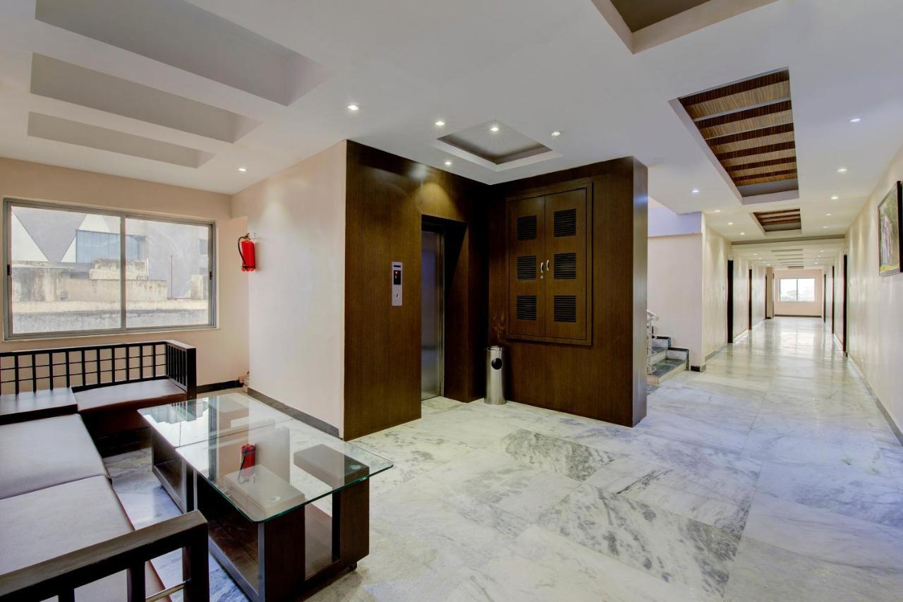 Oyo 1545 Hotel Shivani International Ahmadabad Zewnętrze zdjęcie
