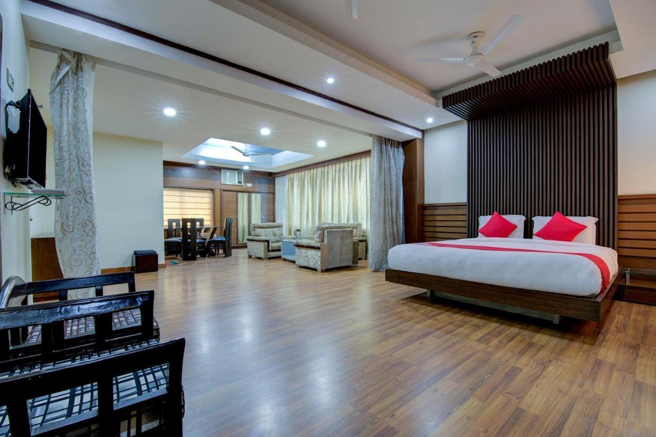 Oyo 1545 Hotel Shivani International Ahmadabad Zewnętrze zdjęcie