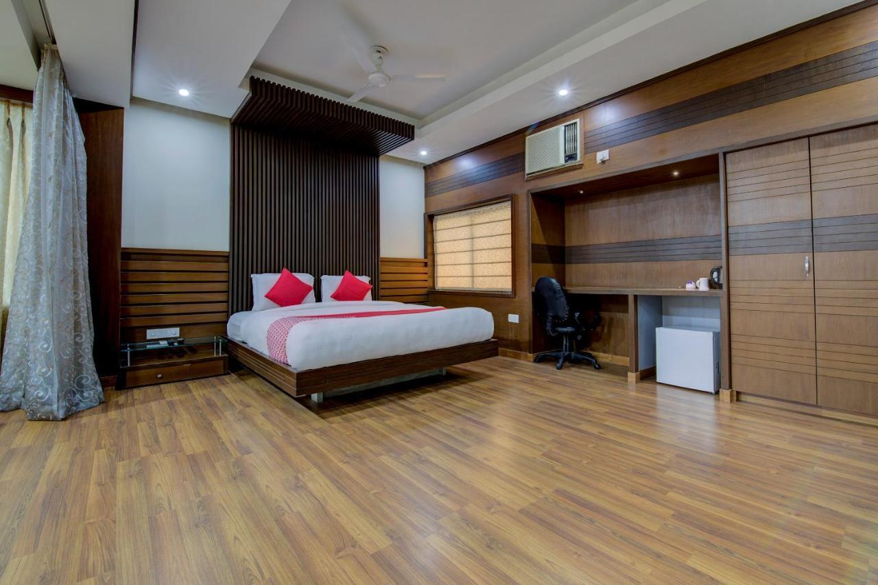 Oyo 1545 Hotel Shivani International Ahmadabad Zewnętrze zdjęcie