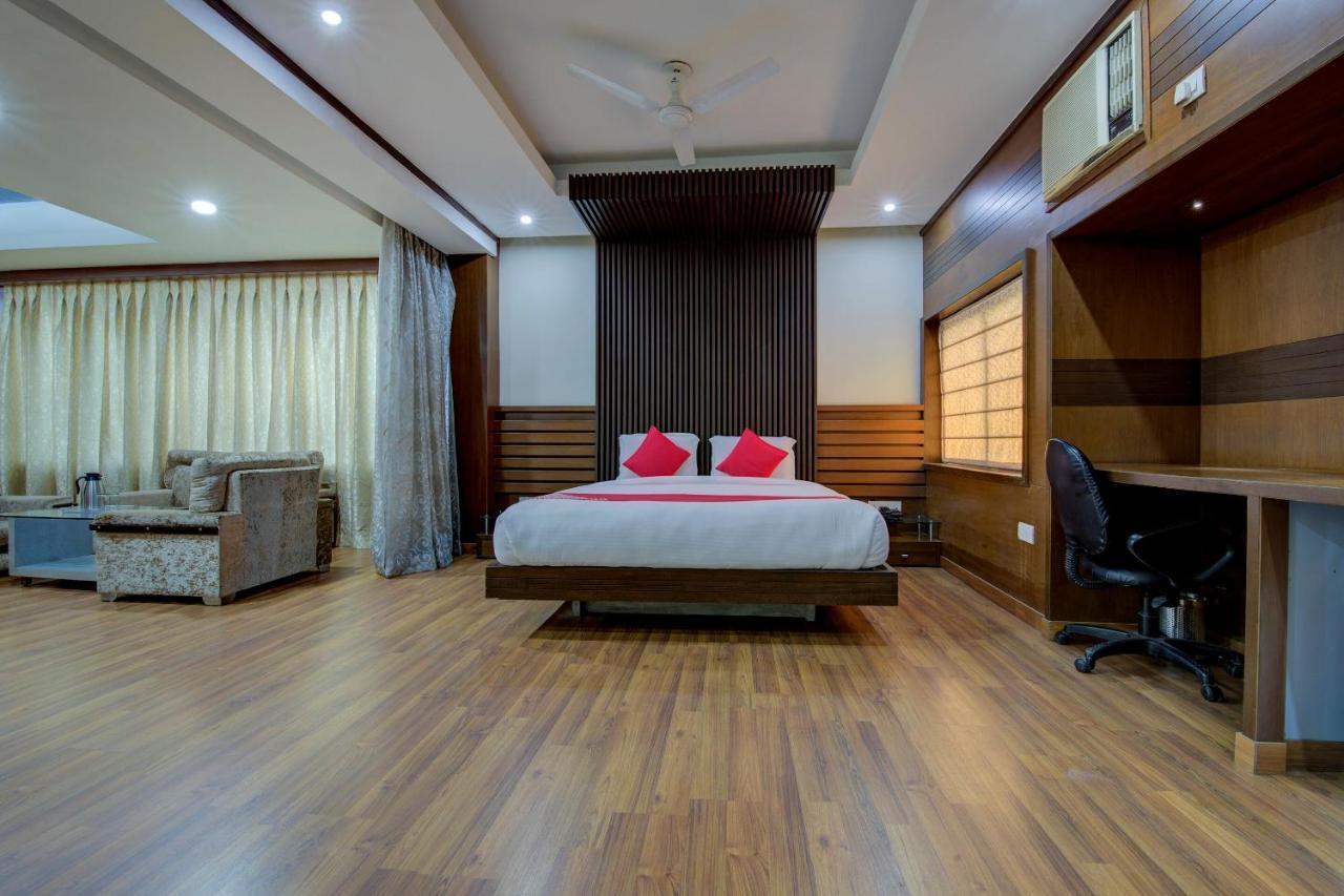 Oyo 1545 Hotel Shivani International Ahmadabad Zewnętrze zdjęcie