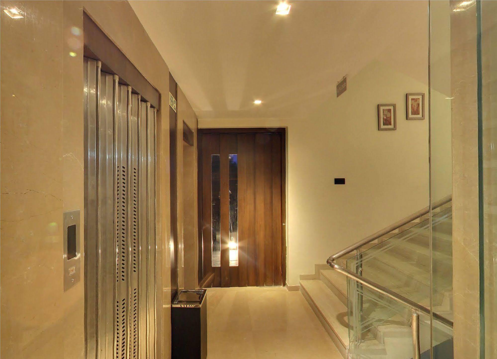 Oyo 1545 Hotel Shivani International Ahmadabad Zewnętrze zdjęcie
