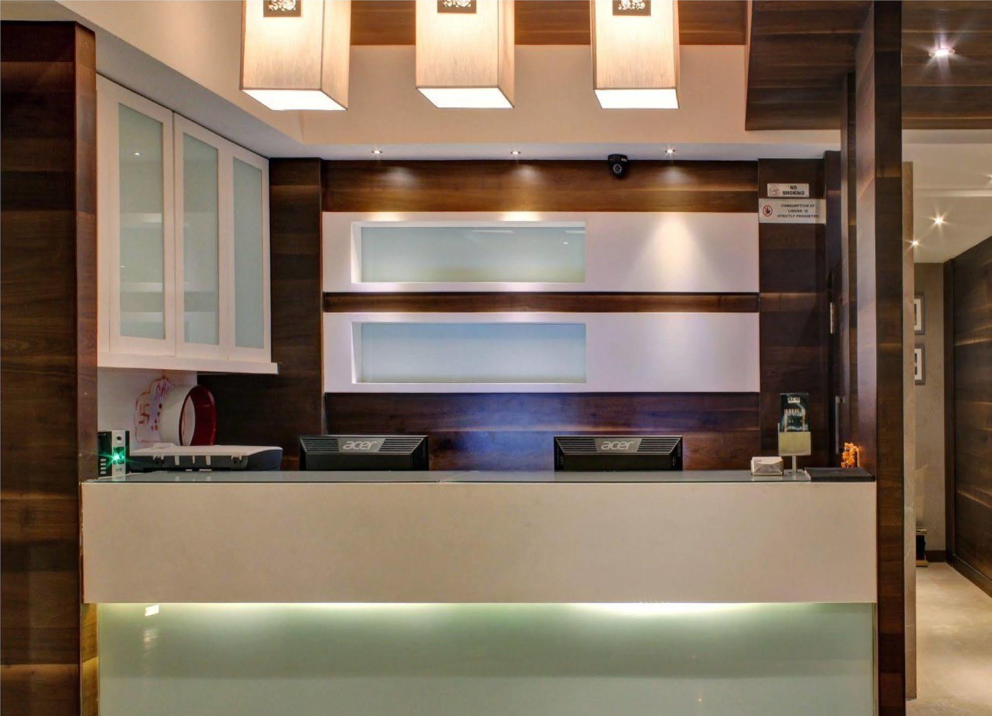 Oyo 1545 Hotel Shivani International Ahmadabad Zewnętrze zdjęcie