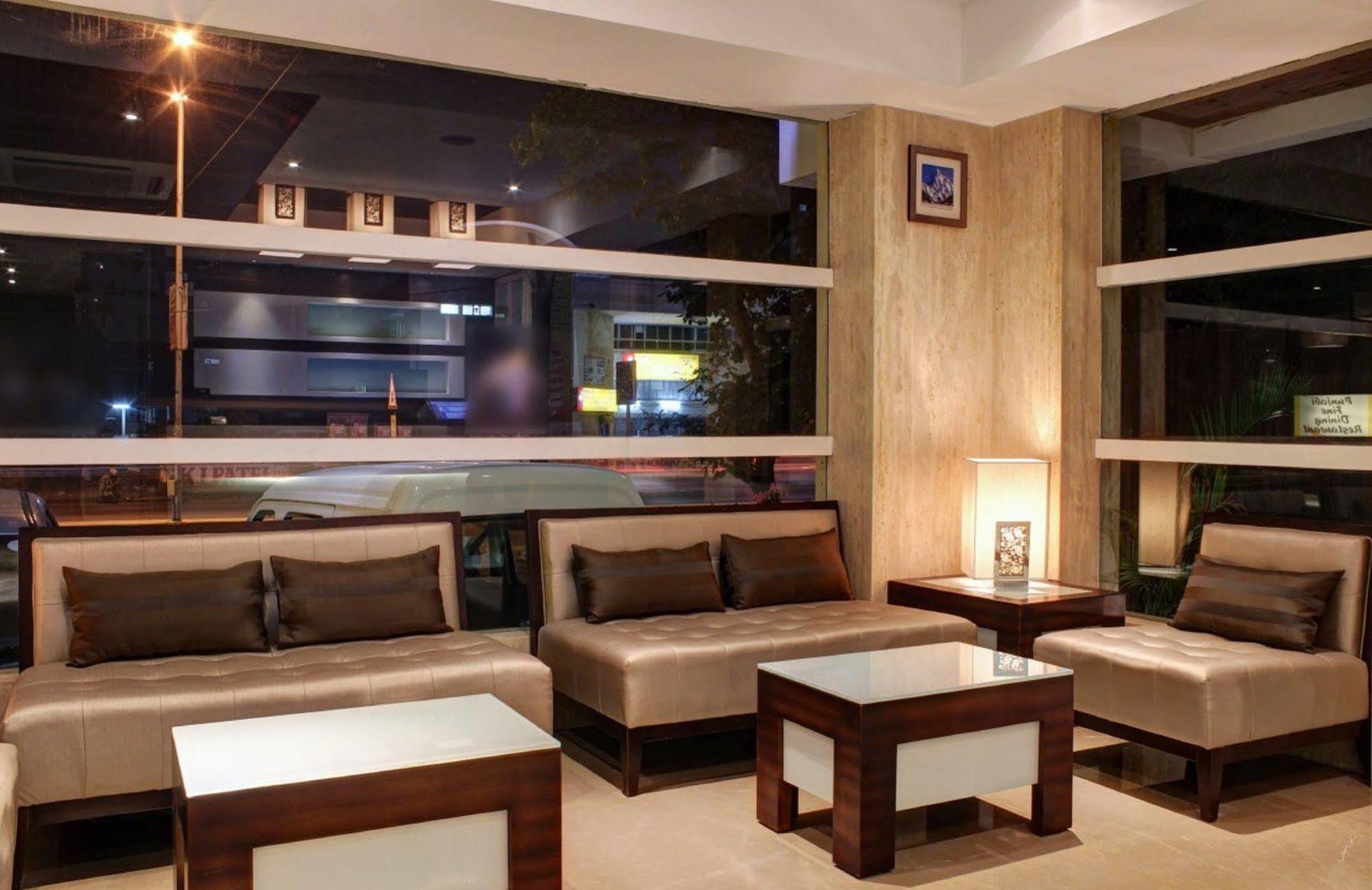 Oyo 1545 Hotel Shivani International Ahmadabad Zewnętrze zdjęcie