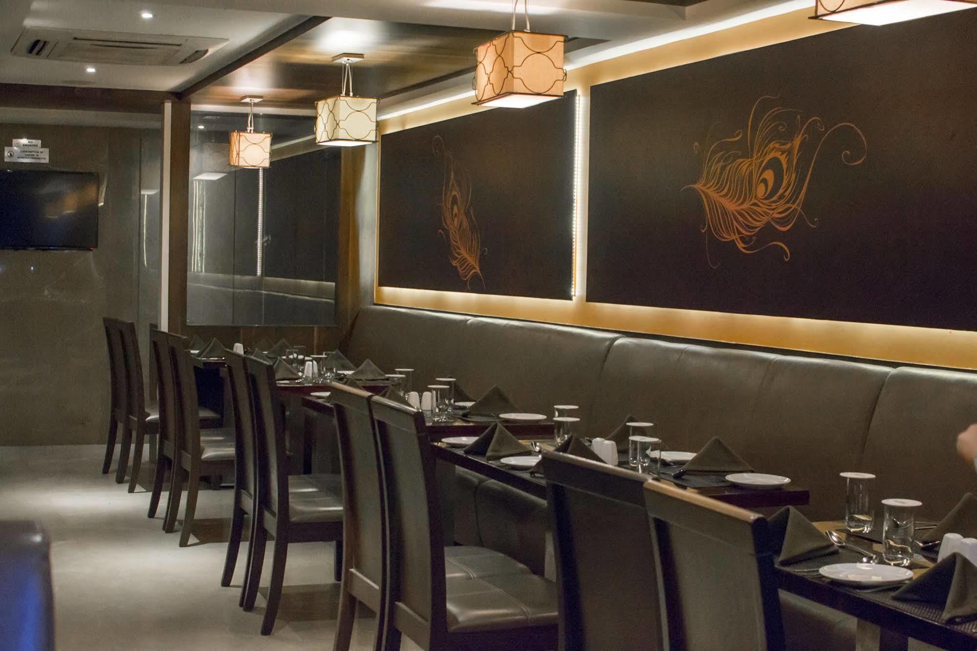 Oyo 1545 Hotel Shivani International Ahmadabad Zewnętrze zdjęcie