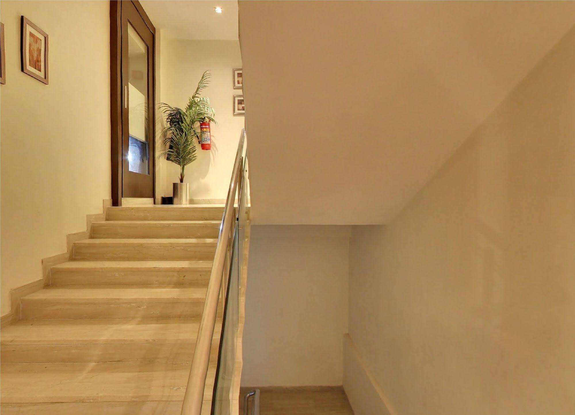 Oyo 1545 Hotel Shivani International Ahmadabad Zewnętrze zdjęcie